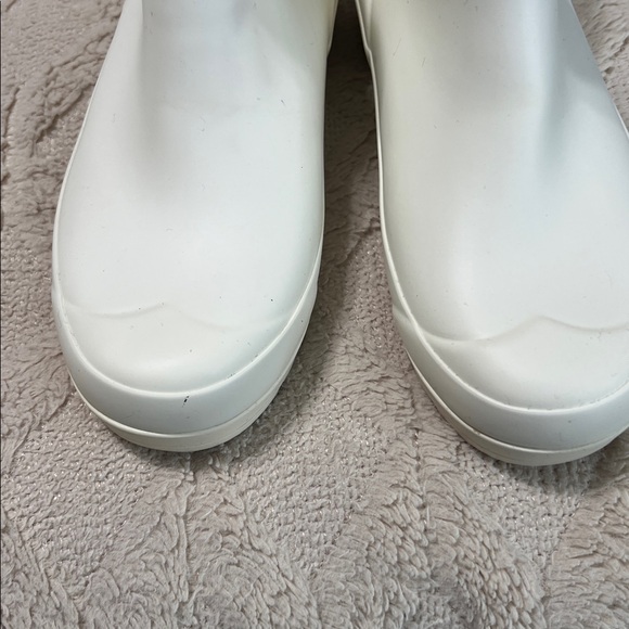 Hunter White Chelsea Rain Boots | US 7 | EUC Waterproof Ankle Boots - Picture 3 of 9